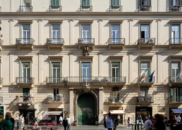 Napolit\'amo Hotel Principe